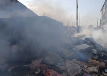 Fumée toxique au marché Enta : commerçants et usagers exposés à de graves risques sanitaires