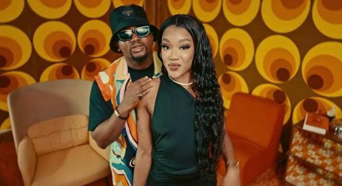 “C’est toi que je veux” : Azaya déclare sa flamme dans “Djamila”