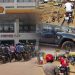 Sous le soleil et le jeûne, Conakry fait la queue pour du carburant