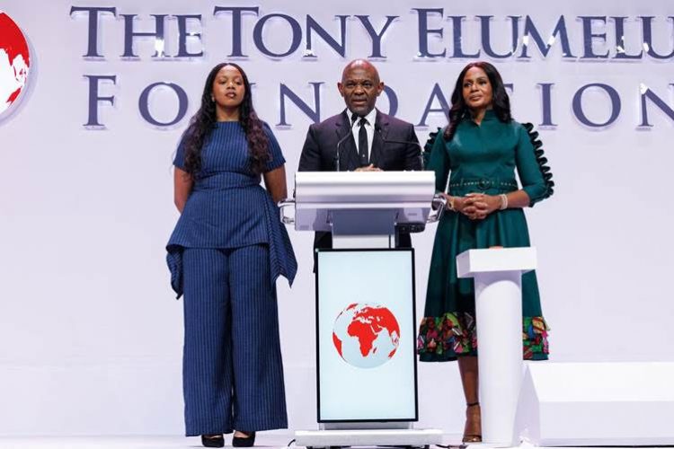 (De gauche à droite : Oge Elumelu, fille du Fondateur et Co-fondateur de la Tony Elumelu Foundation ; Tony O. Elumelu, CFR, Fondateur ; Dr Awele V. Elumelu, OFR, Co-fondatrice)
