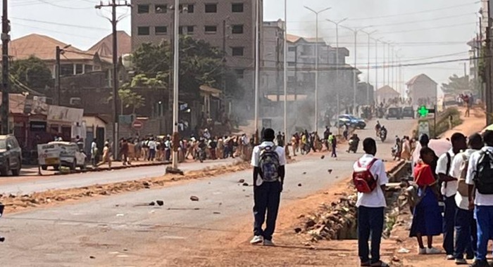 Transversale T5-Kobaya : des élèves perturbent les cours et barricadent la route