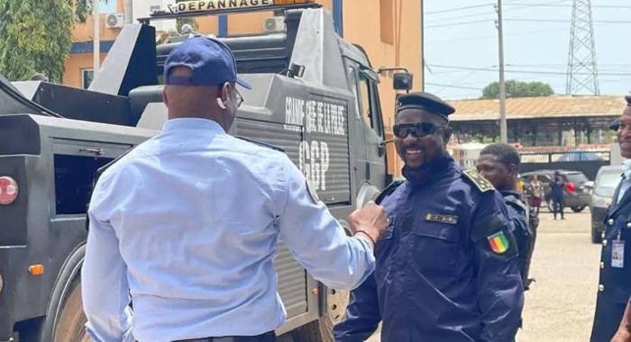 Stationnement anarchique à Kaloum : la police accorde 24 heures aux propriétaires de véhicules