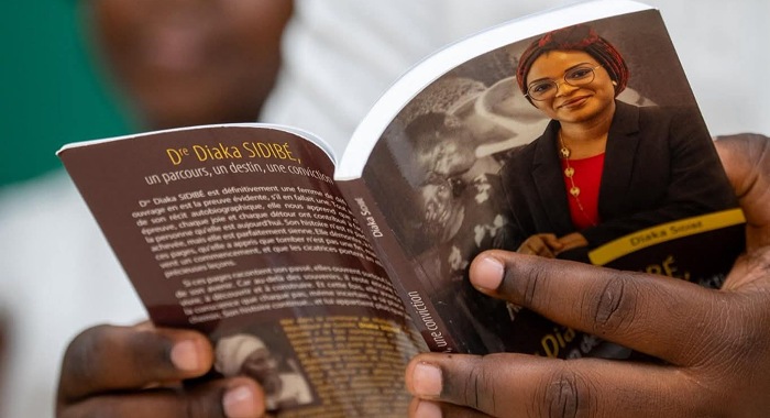 “Un parcours, un destin, une conviction” : Dr Diaka Sidibé publie son premier livre autobiographique