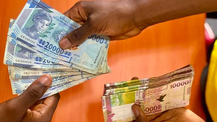 Guinée : un « scandale géologique », mais une monnaie parmi les plus faibles du monde